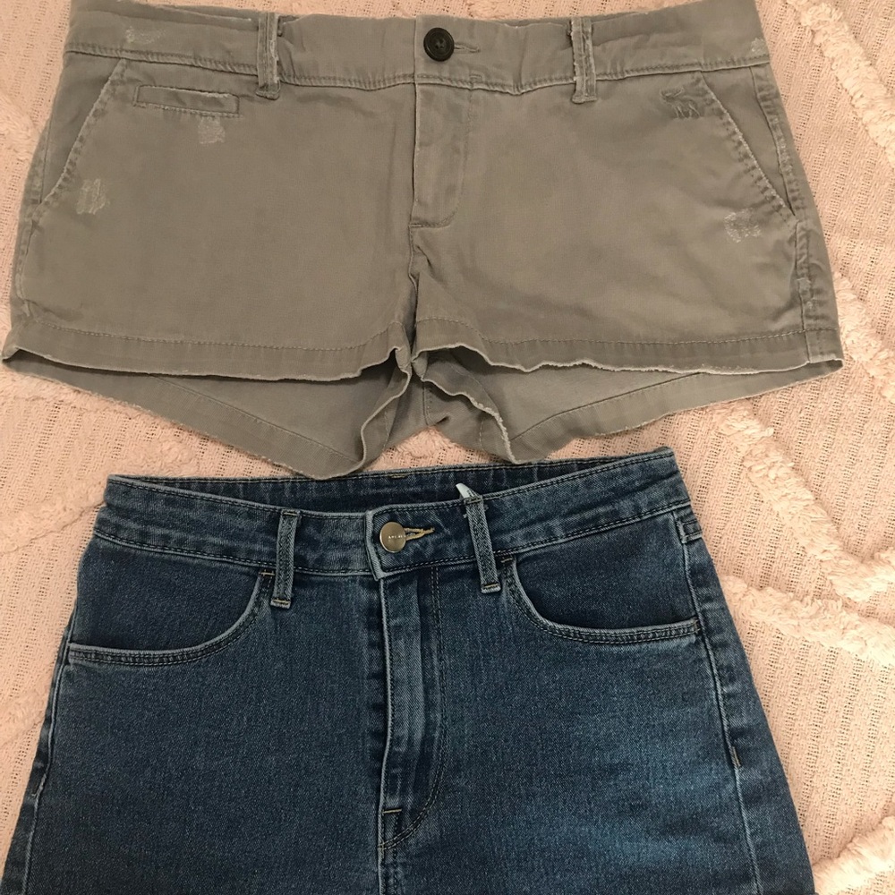 Closet clean out Bundle (2) pair of womens shorts
